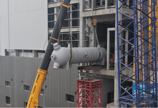 【建功在一線】中煤廣元項目2號機組三臺高壓加熱器完成吊裝1.png